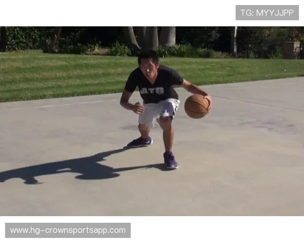 利拉德休赛期还在练后撤步？这人是不是不用睡觉啊