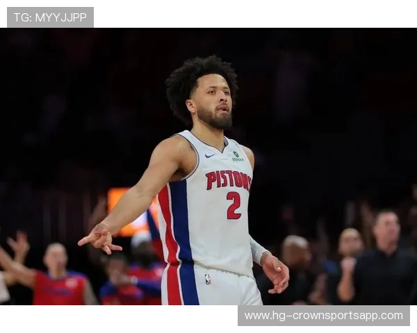 凯德·坎宁安无球跑动拉开空间，提升球队三分命中率驱动进攻效率