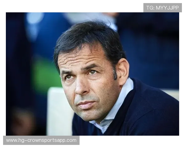 孔帕尼穿球衣跟穿睡衣一样舒服，这生活简直和普通人差几十个档次！