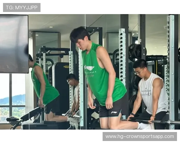 杨瀚森训练完直接去夜市啃烤串，这自律人设是不是有点崩？