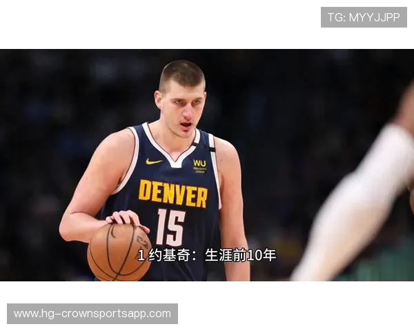 对比约基奇：加内特背身单打护筐主导防守节奏