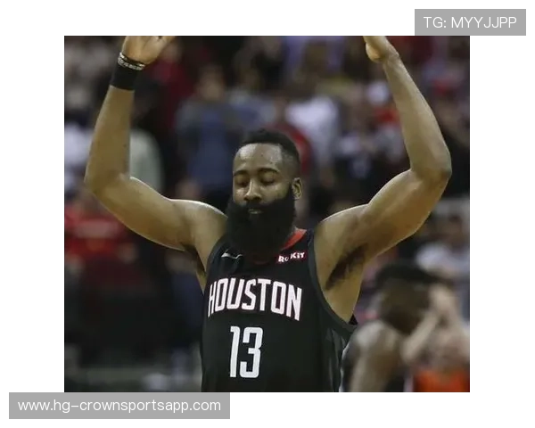 埃里克·戈登利用无球跑动提升三分效率，关键时刻稳定球队火力