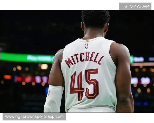 多诺万·米切尔突破制造错位显著提升球队关键时刻得分效率