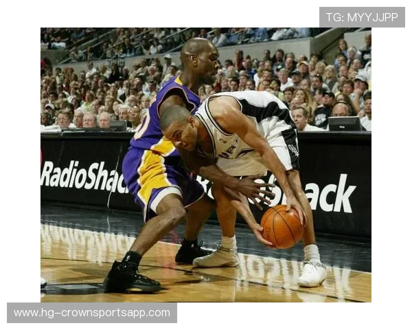 托尼·帕克利用挡拆撕裂防线，显著提升凯尔特人关键时刻组织效率